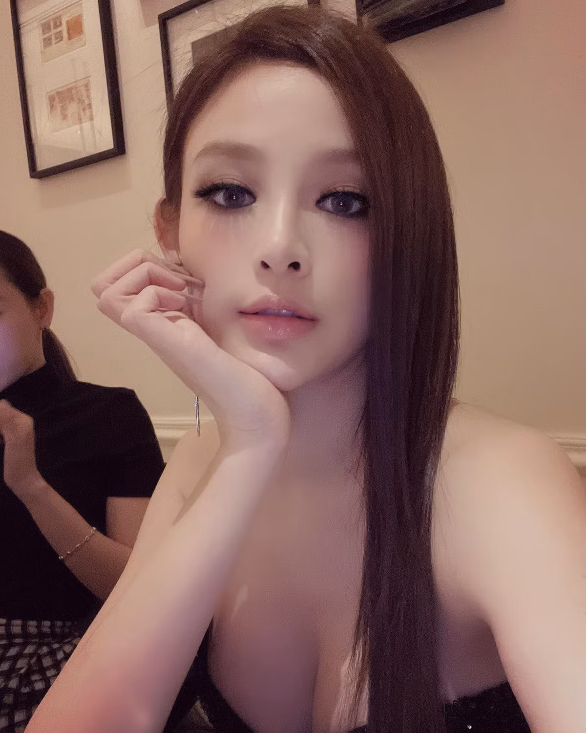 Huyền Baby cũng là một trong số ít hot girl sở hữu cuộc sống viên mãn sau khi kết hôn. Cô được gia đình chồng yêu thương, chiều chuộng hết mực.