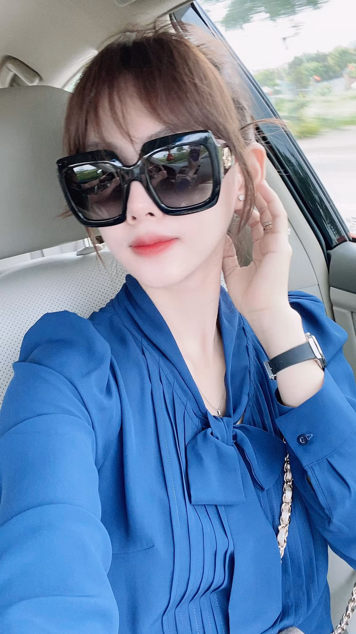 Dù chuyên tâm ở nhà chăm sóc con cái nhưng Yến Xôi vẫn đẹp "mướt mắt" người nhìn.