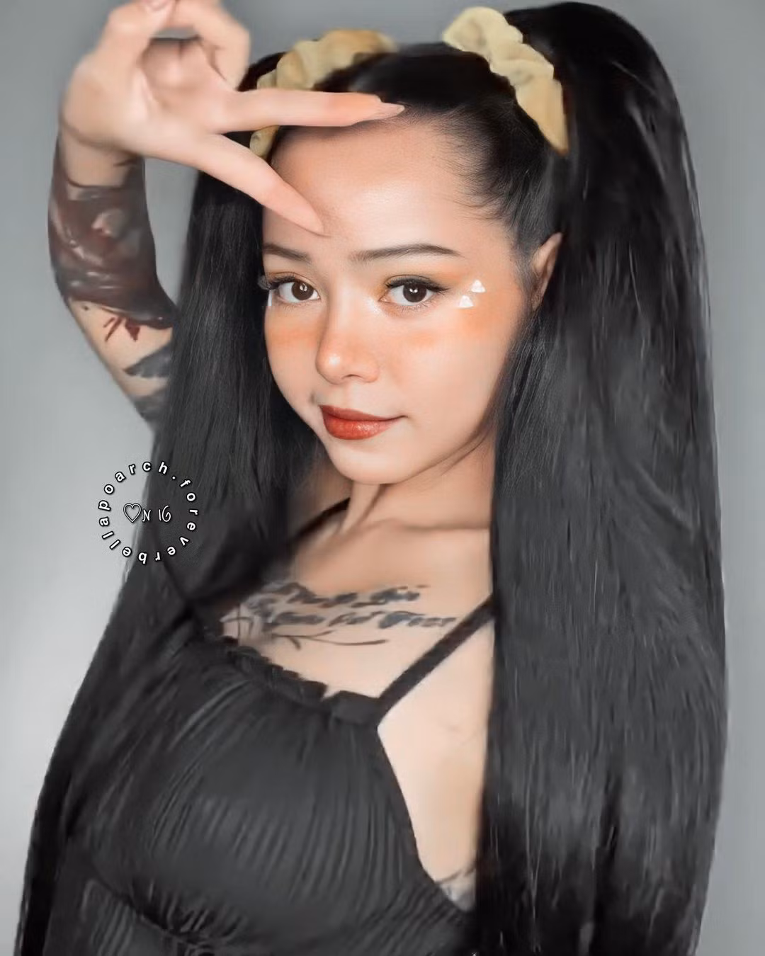 Vừa qua, Bella đã ra mắt sản phẩm đầu tay với tên MV ca nhạc "Build a B*tch", chỉ sau 1 ngày nhưng sản phẩm âm nhạc này đã “làm mưa làm gió” hơn 33 triệu views trên nền tảng YouTube. Ảnh: IGNV