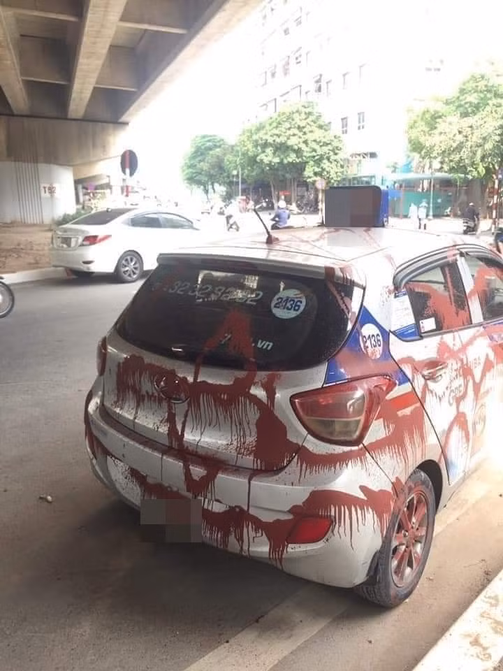 Sau khi những hình ảnh này đăng tải lên MXH đã ngay lập tức hút nhiều sự chú ý, không ít người vào bình luận tỏ rõ sự bức xúc về hành động thiếu ý thức này. Ảnh: Quang Đạo