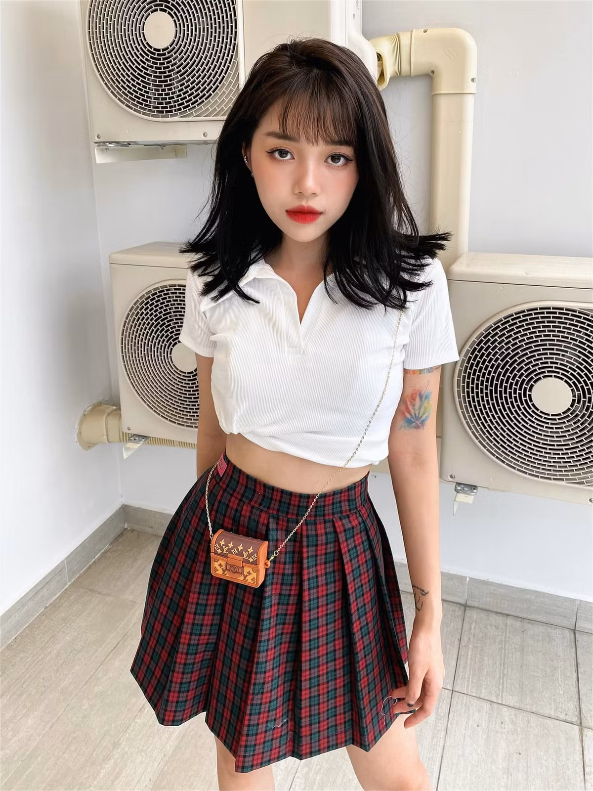 Linh Ngọc Đàm là nữ streamer sinh năm 1996, sau thời gian xây dựng sự nghiệp ở Hà Nội, cô nàng quyết định "Nam tiến" và gặt hái không ít thành công.