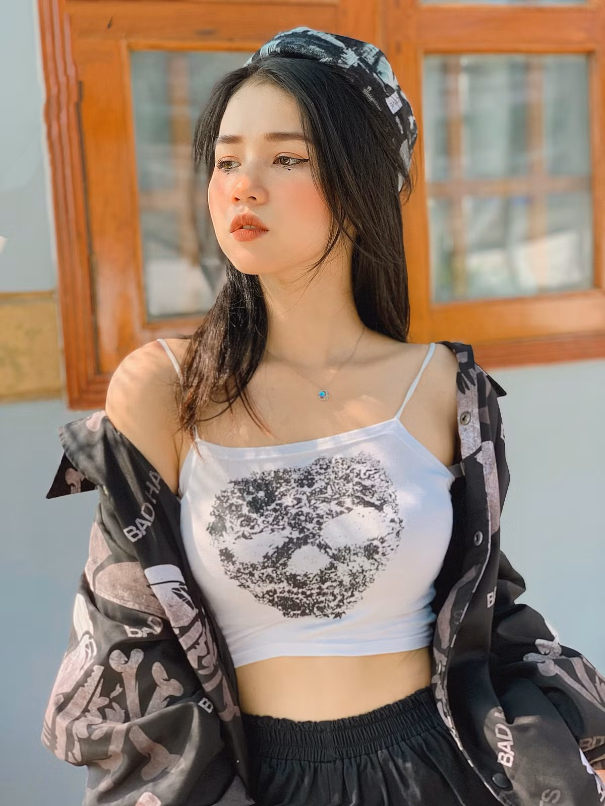 Vốn yêu thích bóng đá và hay tới sân xem thi đấu, hot girl 9X cho hay cũng từng nhiều lần lọt vào khung hình nhờ vẻ ngoài ưa nhìn.
