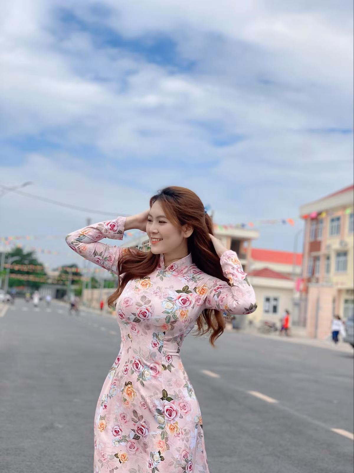 Dù đã qua 2 năm từ khi nổi đình đám trên MXH, hiện tại sức hút của cô gái này vẫn không hề giảm đi chút nào.