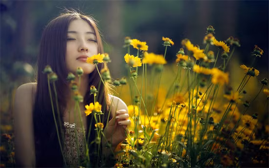 Ngoài ra, phụ nữ độc thân dễ bị mọi người nghi là đồng tính. Độc thân trong một thời gian dài khiến mọi người xung quanh nghi ngờ vấn đề giới tính của bạn. Theo quan điểm của mọi người thì bạn không bao giờ chú ý đến phái nam, trong khi đó dành nhiều thời gian với bạn bè đồng giới.