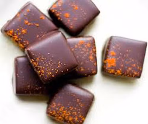 Chocolate vị lạc và nước sốt cà chua Úc. Loại chocolate ngon tuyệt này chứa đậu phộng, ớt và nho khô cùng với hương vị của nước sốt cà chua khiến nó trở nên đặc biệt hơn bao hết.