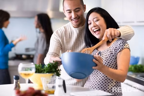 Đàn ông trải qua sinh tử hoạn nạn cùng với vợ. Niềm hạnh phúc tối thượng của một người phụ nữ không phải là kết hôn với một người chồng giàu có, mà là tìm thấy nửa kia biết thương yêu, phân chia hoạn nạn vui buồn với nhau, cùng nhau xây dựng một gia đình hạnh phúc.