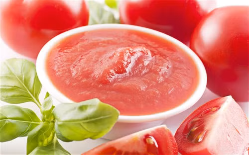 Cà chua, đu đủ, mật ong. Tỷ lệ 5:8:1. Cà chua giàu vitamin C, carotene, protein và các yếu tố vi lượng khác. Nó cũng có thể dùng để điều trị bệnh vàng da. Trong khi đó đu đủ điều trị chứng khó tiêu, nôn mửa và tiêu chảy.