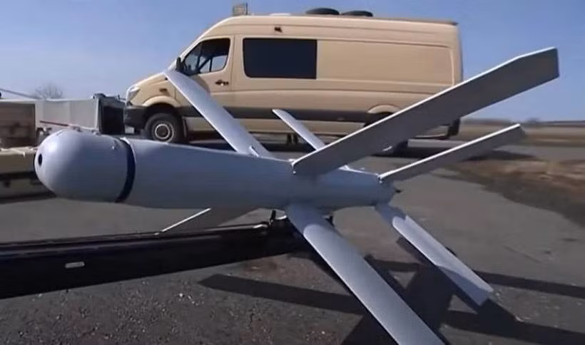 UAV Lancet cung cấp phạm vi tấn công lớn hơn, hoạt động ở khoảng cách 30-40km , trong khi máy bay không người lái Góc nhìn thứ nhất (FPV) chỉ hoạt động ở khoảng cách 10-20km. Ảnh: Military Review.