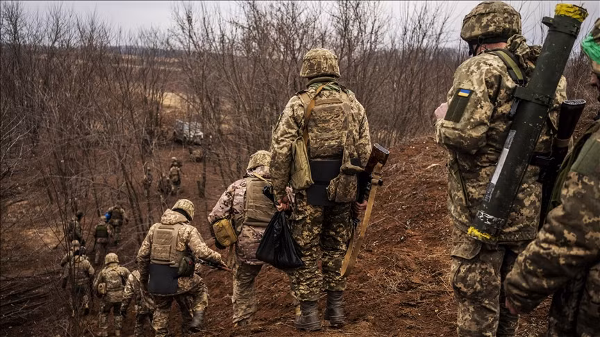 Văn phòng Tổng thống Ukraine Volodymyr Zelensky đang lên kế hoạch tiếp tục chiến đấu "cho đến người Ukraine cuối cùng" với việc thành lập 10 lữ đoàn mới thuộc Lực lượng Vũ trang Ukraine, trên cơ sở hỗ trợ từ các nước phương Tây. Kế hoạch này dự kiến sẽ huy động cả những công dân Ukraine đã bỏ trốn ra nước ngoài trở về để tham gia vào các lực lượng này.