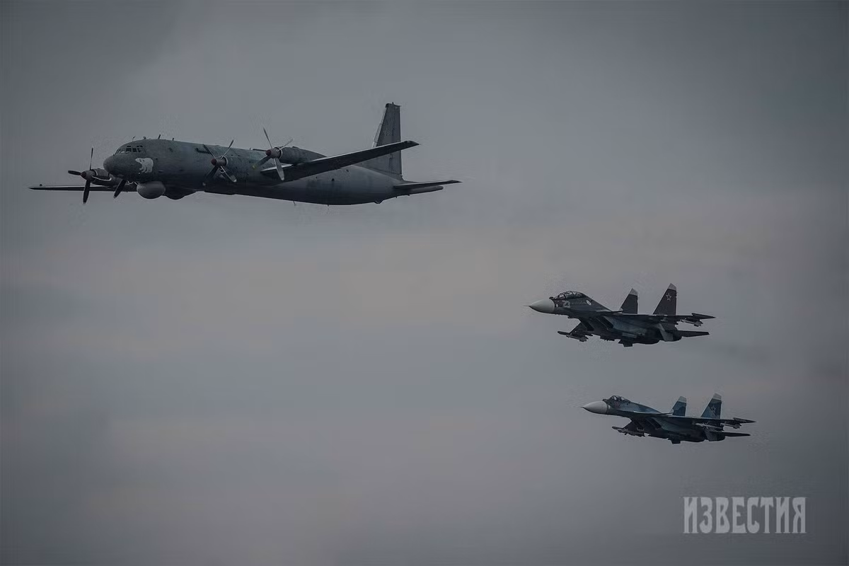 Máy bay chống ngầm tầm trung Il-38 cùng với các tiêm kích Su-30 SM và Su-33 của Không quân Hạm đội Phương Bắc đã tiến hành bảo vệ và phòng thủ sân bay Severomorsk-1.
