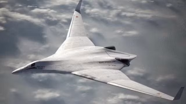 PAK-DA là máy bay ném bom tàng hình hiện đại, đang được phát triển trong khuôn khổ chương trình PAK. Máy bay này dự kiến sẽ thay thế Tu-95 và Tu-160, thực hiện nhiều nhiệm vụ từ răn đe hạt nhân đến tấn công thông thường. Ảnh: Mô phỏng máy bay ném bom PAK DA của Nga.