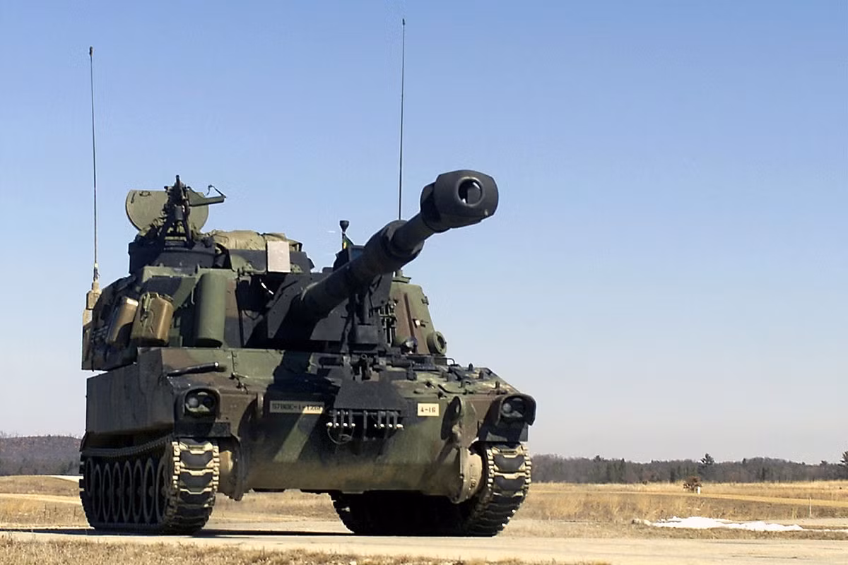 Nòng pháo 155mm trên M109A6 giúp nó có tốc độ bắn khoảng 4 viên/phút, với tầm xa lên tới 23km khi sử dụng đạn thường và 30km với đạn tăng tầm. M109A6 còn được trang bị đạn pháo "siêu chính xác" XM982 Excalibur được dẫn đường bằng hệ thống GPS. Vậy nên, không thể phủ nhận sự thật rằng M109A6 Paladin là loại vũ khí tác chiến có hiệu quả cao.