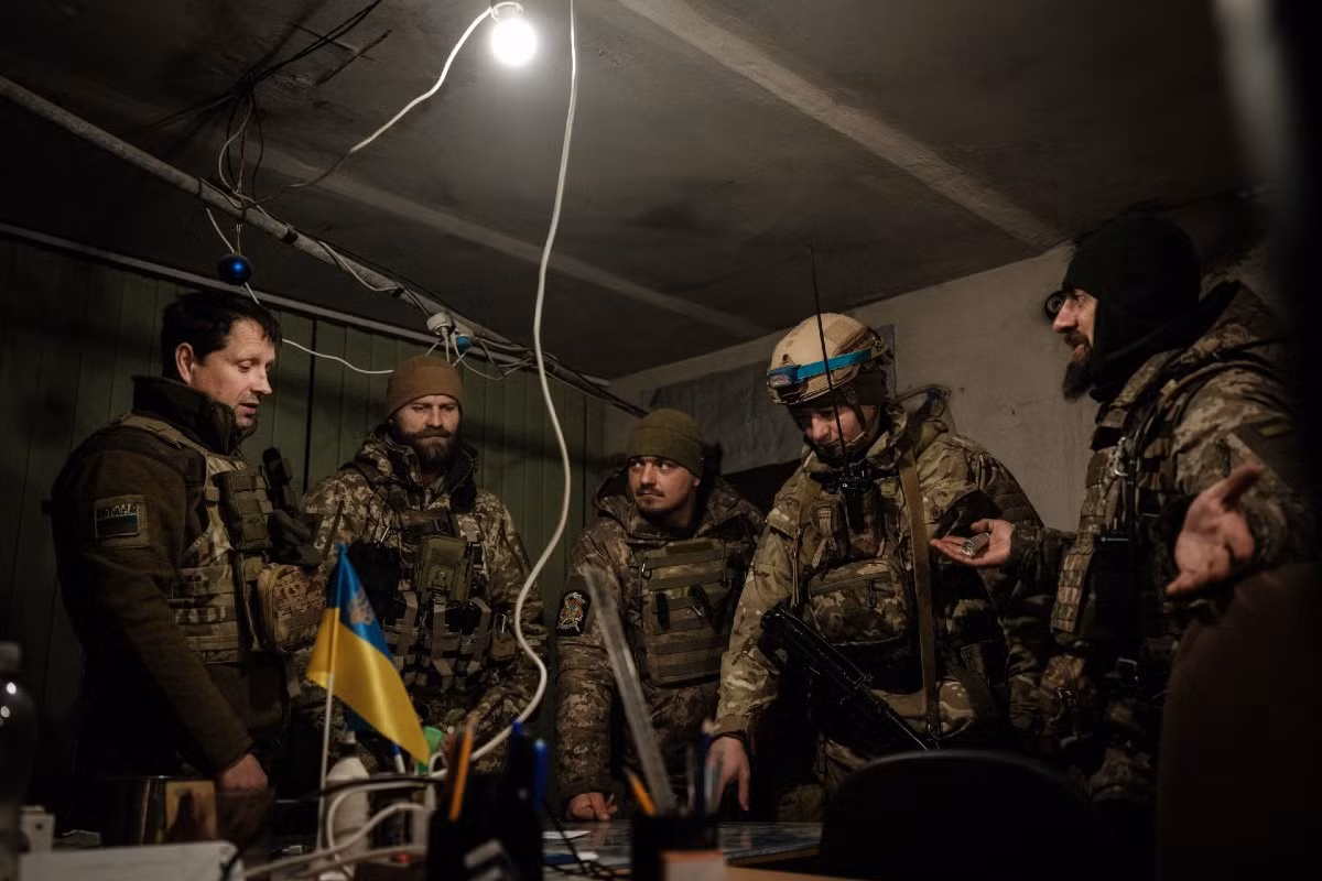 Tại Avdiivka, ông Selsky ra lệnh cho Lữ đoàn biệt kích số 3 (Tiểu đoàn Azov) đẩy lùi cuộc tấn công của Quân đội Nga, nhưng đơn vị này đã từ chối thực hiện mệnh lệnh. Gần đây, Lữ đoàn 67 (trước đây là “Quân đoàn tình nguyện Ukraine”) cũng đã bị giải tán do “vấn đề rút lui” và “kháng lệnh” gần Chasov Yar.