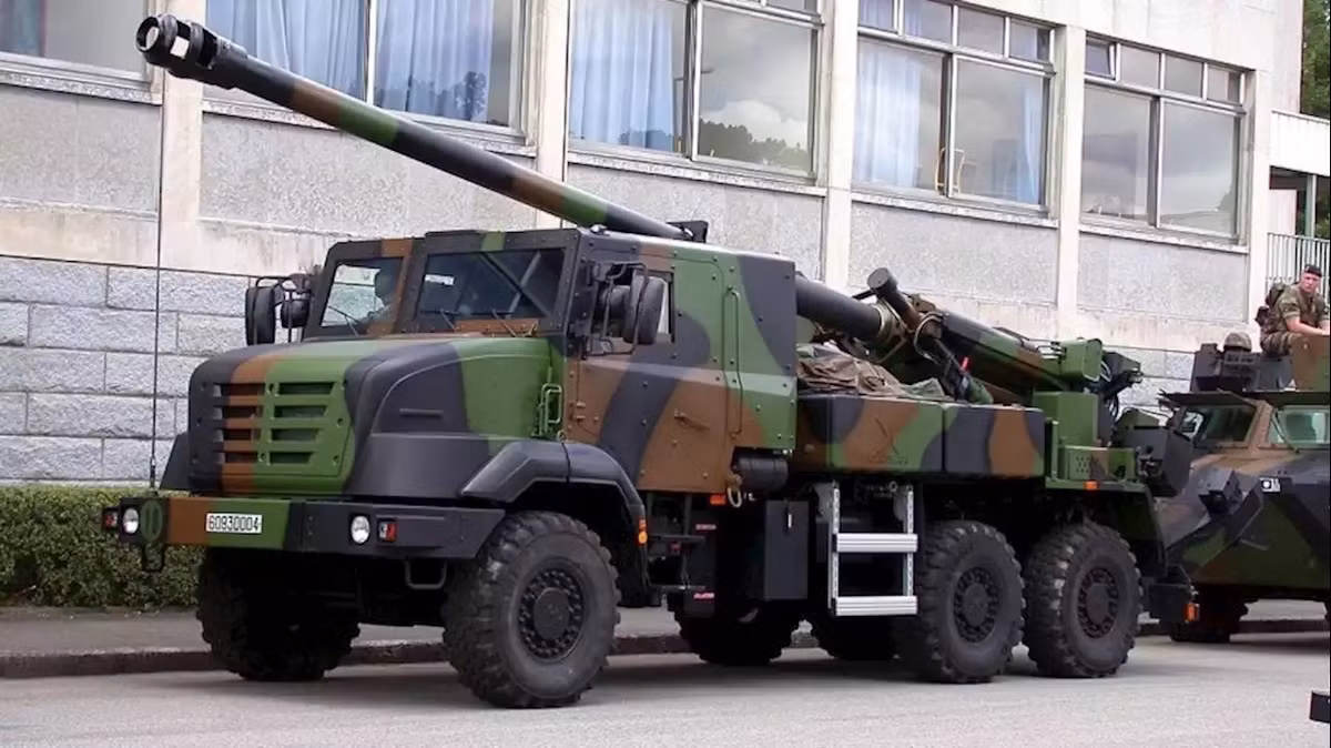 Với những tính năng trên có thể thấy được vai trò to lớn của CAESAR trên chiến trường Ukraine , góp phần nâng cao năng lực pháo binh khi chiến đấu. Tuy nhiên, rào cản lớn đối với các binh sĩ gặp phải là vấn đề ngôn ngữ, vì thiết bị và sách hướng dẫn sử dụng đều bằng tiếng Anh, gây khó khăn cho người vận hành.