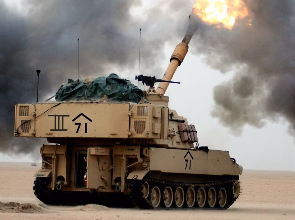 Trong tháng 6/2013, Tập đoàn Raytheon đã công bố phiên bản Excalibur-S dẫn hướng bằng laser bán chủ động cho phép tấn công các mục tiêu di chuyển với tốc độ cao.