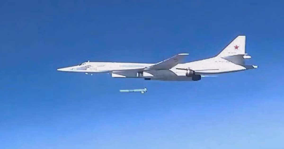 Tên lửa Kh-22 bay với tốc độ lên tới 4.000 km/h và có quỹ đạo bay phức tạp nên rất khó để đánh chặn nó. Ngoài Kh-22, Nga còn có phiên bản hiện đại hóa của loại tên lửa này là Kh-32.