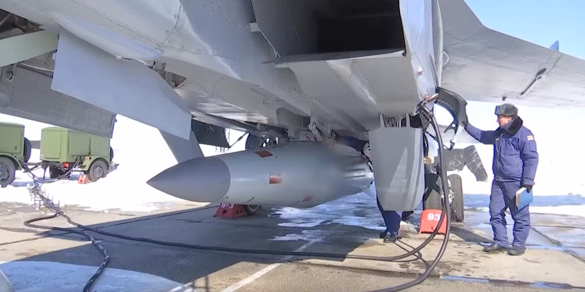 Cho đến nay, Nga đã sử dụng cả tên lửa Kh-47M2 Kinzhal và Kh-22 để tấn công các mục tiêu có giá trị cao ở Ukraine như kho chứa dưới lòng đất và trung tâm chỉ huy.