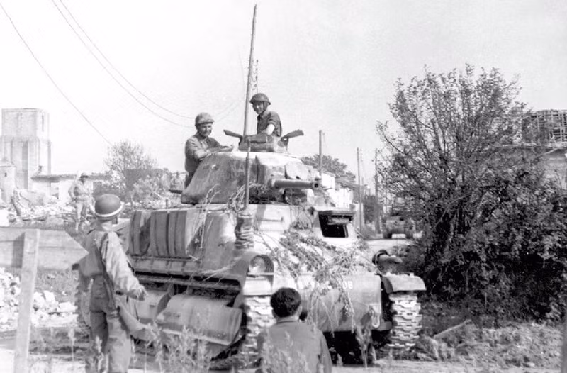 Tuy nhiên, do tình thế chiến tranh đã cận kề nên vào năm 1939, người Pháp đã không thể kiên nhẫn mà quyết định sử dụng luôn bản thiết kế đầu mà không chờ bản hoàn thiện cuối cùng. Khi đó tên chính thức của nó là Char 1935 S, nhưng người ta thường biết đến nó với cái tên Somua S-35.