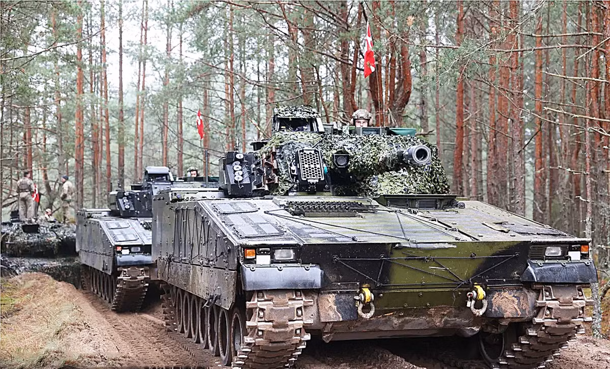 Tập đoàn quốc phòng và hàng không vũ trụ BAE Systems cho biết, họ đã bán tổng cộng 1.170 xe CV90 cho sáu quốc gia bao gồm Estonia, Phần Lan, Hà Lan, Na Uy, Thụy Điển, Thụy Sĩ và tương lai sẽ có thêm một số quốc gia khác.