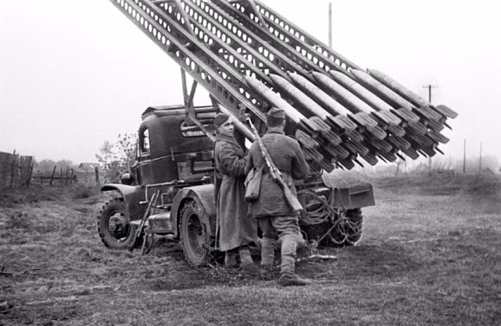 Tiền thân của Tornado là các loại pháo phản lực đa tên lửa Katyusha, BM-13, BM-8, BM-31 trong Thế chiến thứ hai. Những hệ thống này đã đóng góp rất lớn trong việc đánh bại đội quân hùng mạnh của Đức Quốc xã.