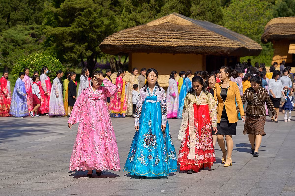 Với hệ sinh thái phong phú, núi Myohyangsan là một trong sáu ngọn núi danh giá của Triều Tiên, và được công nhận là khu bảo tồn sinh quyển thế giới vào năm 2009.