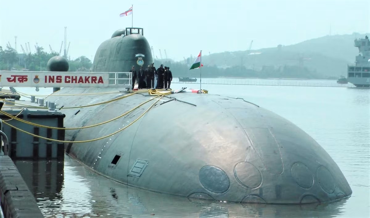 Navantia chưa có công nghệ AIP hoạt động và gặp nhiều khó khăn với các dự án chậm tiến độ. Trong khi việc chế tạo tàu ngầm thuộc Dự án P-75I có thể mất ít nhất một thập kỷ mới hoàn thành, nhiều quan chức Ấn Độ đã cảnh báo về rủi ro khi chọn Navantia do thiếu kinh nghiệm và tiến độ chậm trễ.