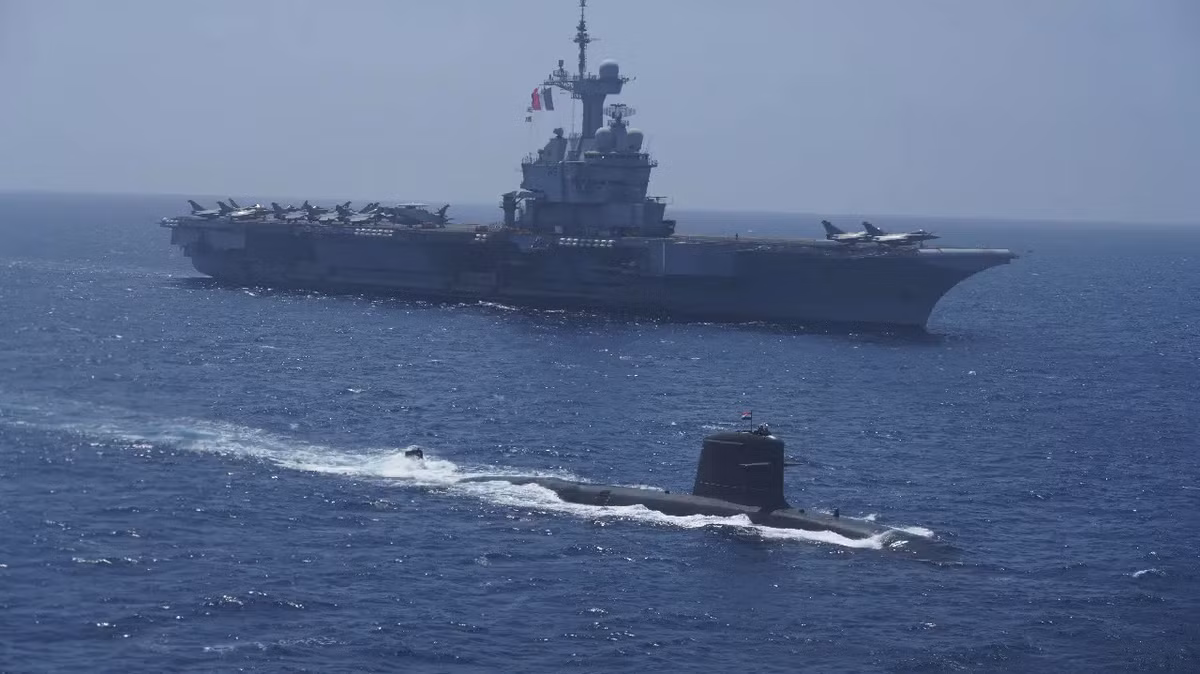 Hệ thống AIP được cho là đã sẵn sàng và sẽ được trang bị trên tàu ngầm lớp Scorpene của Pháp trong hạm đội Hải quân Ấn Độ vào năm tới. Dự kiến, AIP sẽ được sản xuất và thử nghiệm tại Khu phức hợp Kỹ thuật Nặng AM Naik của Larsen &amp; Toubro trước cuối năm 2025, sau đó lắp đặt trên tàu ngầm tại Nhà máy đóng tàu Mazagaon.