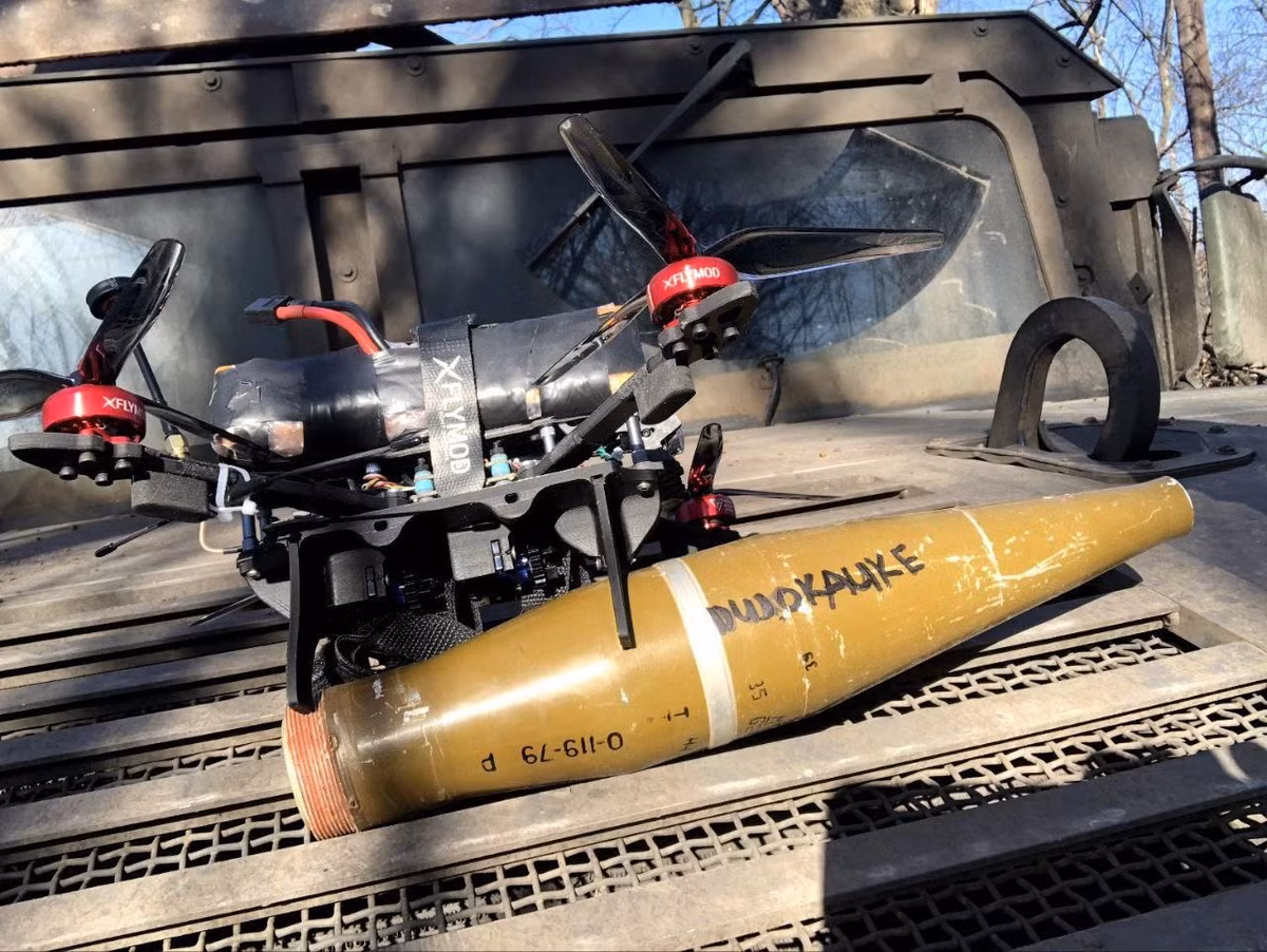 Sau đó, các UAV cảm tử sẽ cất cánh và tấn công các mục tiêu được phát hiện. Một số UAV tấn công mới được giới thiệu như UAV Shegol (Goldfinch) có khả năng mang tải trọng chiến đấu lên tới đến 2kg, UAV Rusak có tải trọng 3kg, mang theo đạn RPG-7.