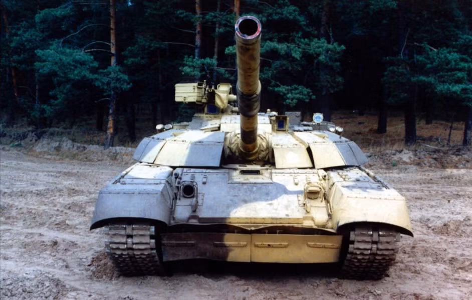 Điểm khác biệt duy nhất giữa chiếc xe tăng T-72AG trên đất Mỹ với những chiến xa do Ukraine tiến hành hiện đại hóa đó là khẩu súng máy 12,7 mm điều khiển từ xa gắn trên nóc tháp pháo được thay đổi bằng loại ngắm bắn thủ công.