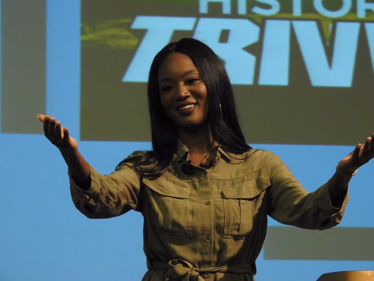 Deshauna Barber còn nổi bật với vai trò diễn giả truyền cảm hứng, tác giả, và nhà hoạt động vì quyền phụ nữ. Cô đã tốt nghiệp Đại học Bang Virginia với bằng cử nhân quản trị kinh doanh và sau đó lấy bằng thạc sĩ về hệ thống thông tin quản lý từ Đại học Maryland. (Ảnh: thenorthener.com).