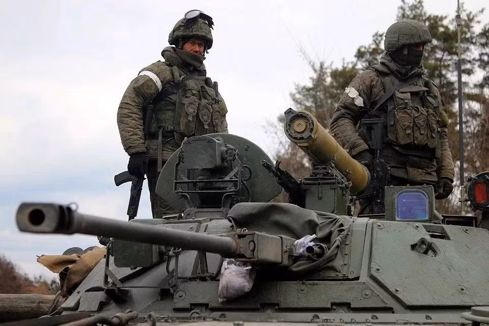 Ông cho rằng, Quân đội Ukraine vẫn có thể duy trì thế giằng co với quân Nga trên chiến trường, là do giới chỉ huy quân sự Nga muốn sử dụng chiến thuật “Chiến tranh tĩnh” để tiêu diệt Quân đội Ukraine với thiệt hại tối thiểu nhất có thể.