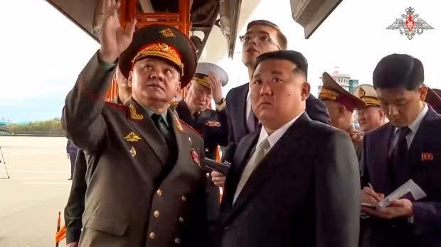 Ông chỉ ra rằng, “Nga và Triều Tiên sẽ sử dụng tiền đề là chia sẻ hệ thống vũ khí và thành lập các đơn vị chung giữa hai nước. Ví dụ, có thể tuyên bố rằng Triều Tiên chưa bán hệ thống pháo và tên lửa đạn đạo cho Nga, mà thay vào đó những hệ thống này được vận hành bởi nhân viên Triều Tiên hoặc có lẽ khả thi hơn là chúng được vận hành chung bởi nhân viên của hai nước”.