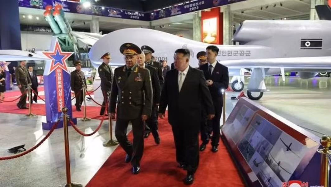 Chiếc Saetbyul-4 có thiết kế thân phồng lên giống với UAV Global Hawk, đây được cho là mẫu UAV trinh sát. Còn Saetbyul-9 là mẫu UAV tấn công như Reaper, có khả năng mang nhiều loại vũ khí như bom lượn và tên lửa không đối đất.