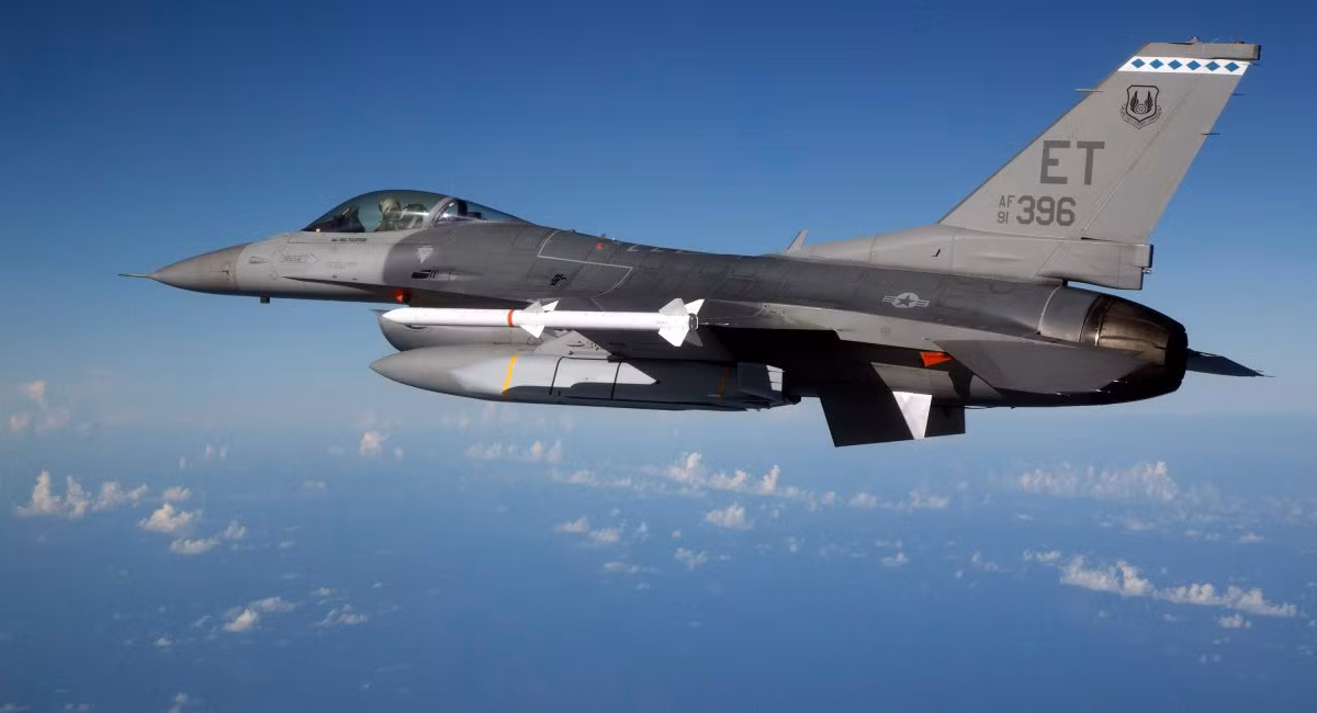 Ông tin rằng mục tiêu chính của Nga sẽ là F-16 và Su-24 hiện đại hóa. Tuy nhiên, tên lửa tầm bắn 400-900 km cho phép Ukraine giữ máy bay ngoài vùng nguy hiểm, tránh phòng không Nga, nếu không Nga sẽ bắn hạ chúng.