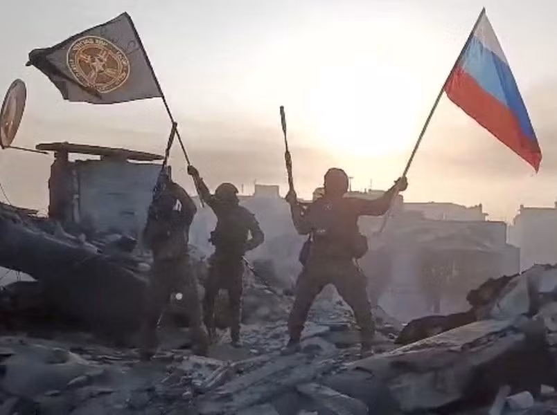 Theo một số thông tin, hợp đồng phục vụ Afika Korps có thể được ký kết trong 1 năm hoặc 3 năm, mức lương tối thiểu hàng tháng là 280 nghìn rúp. Số lượng của đơn vị này phải vào khoảng 40 nghìn người, phụ trách đơn vị là Evkurov và Averyanov.