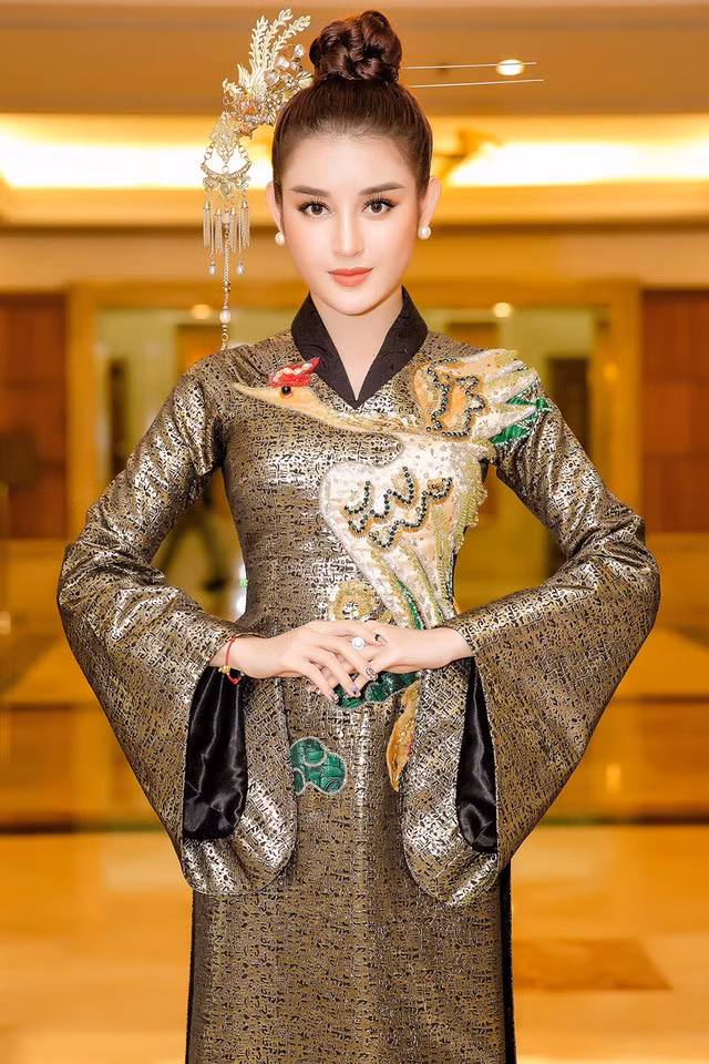Huyền My là cựu học sinh THPT Dân Lập Hồ Tùng Mậu - Hà Nội. Ở thời điểm đoạt ngôi Á hậu Việt Nam 2014, cô là học viên của Học viện Thời Trang London tại Hà Nội.