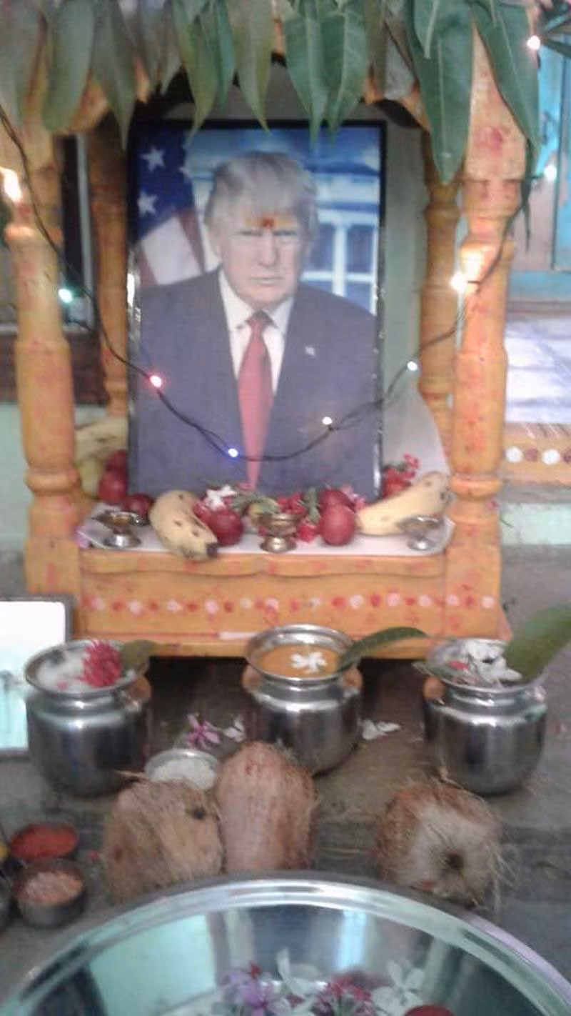 Tổng thống Mỹ Donald Trump được thờ như Thượng đế