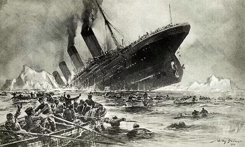 Đến năm 1912, tàu Titanic huyền thoại gặp phải thảm kịch y như con tàu Titan trong cuốn tiểu thuyết của Robertson.