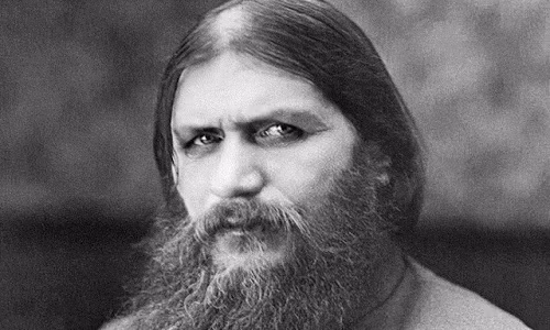 Trước khi buông lời nguyền chết chóc lên gia tộc Romanov, ngay từ nhỏ, Rasputin nổi tiếng với khả năng phi thường là biết tiên đoán và chữa bệnh cho người khác.