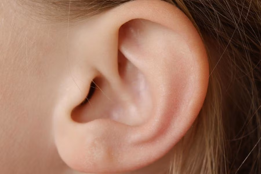 8. Đôi mắt của con người có cùng kích thước từ khi sinh ra cho đến khi qua đời. Tuy nhiên, mũi và tai của chúng ta không ngừng phát triển theo thời gian.