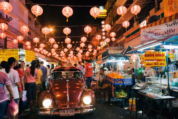 Khu phố Tàu tại Bangkok, Thái Lan vô cùng nhộn nhịp và náo nhiệt suốt ngày đêm.