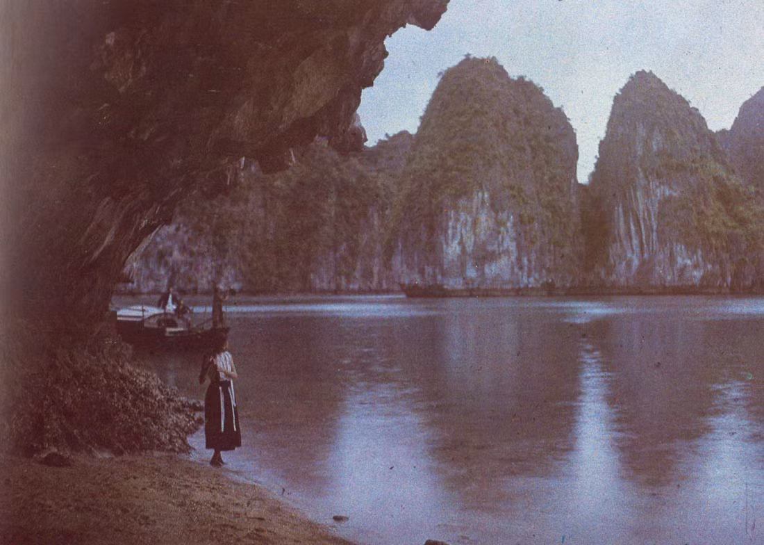 Một góc vịnh Hạ Long, nhìn từ một hòn đảo trong lòng vịnh, năm 1915. Ảnh: Leon Busy.