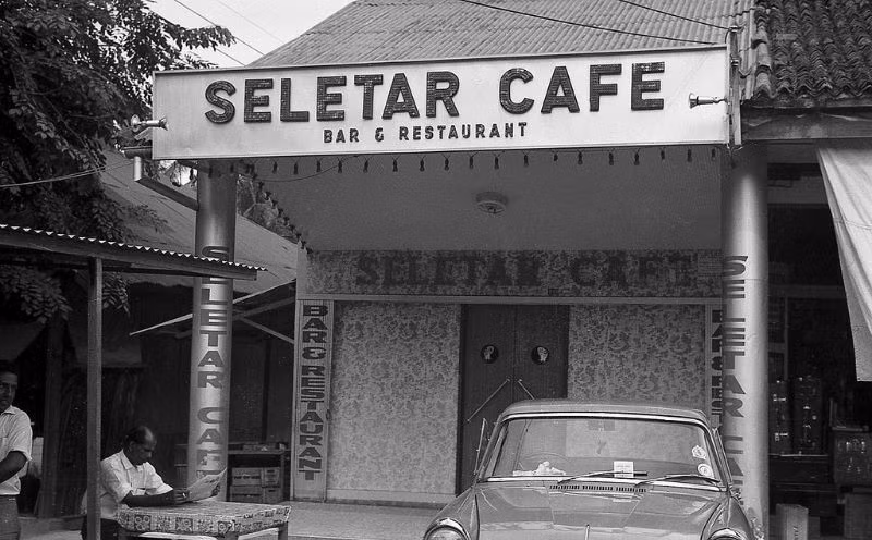 Quán bar - nhà hàng Seletar Cafe ở Sembawang. Ảnh: Vintag.