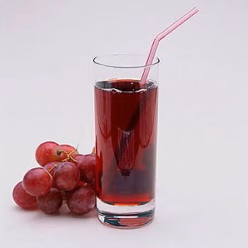 Cocktail được xem là món đồ uống ngày valentine giúp tình yêu của các cặp đôi thêm phần nồng cháy. Ảnh: blogspot