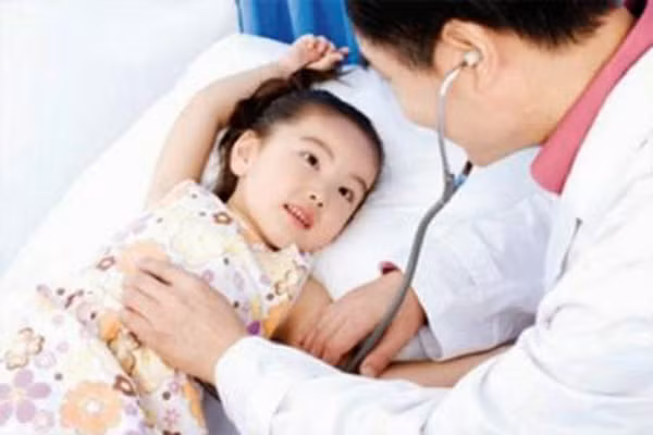 Hấp thu kém. Thức ăn bổ sung thường là tinh bột. Để tiêu hóa tinh bột phải có men amylasa. Men này có rất ít ở tuyến nước bọt và tuyến tụy ở trẻ 3 tháng tuổi, chỉ bằng 10% so với người lớn. Việc cho trẻ ăn bột sớm sẽ ảnh hưởng đến sự hấp thụ các chất dinh dưỡng khác, dẫn tới những nguy cơ về sức khỏe của trẻ trong hiện tại và cả tương lai. 