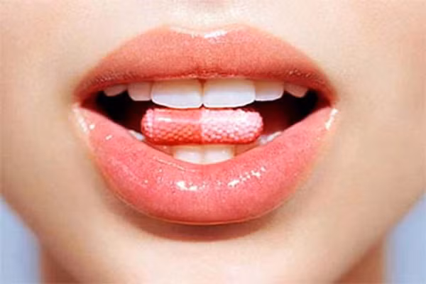 7. Tránh liệu pháp thay thế hooc môn. Liệu pháp thay thế hooc môn được chị em rất ưa chuộng để điều trị thời kỳ mãn kinh nhằm thay đổi các kích thích tố duy trì tuổi trẻ. Tuy nhiên, “lợi bất cập hại” điều này có thể tăng nguy cơ ung thư cổ tử cung. Vì vậy, nếu muốn thay thế hooc môn, chỉ nên giới hạn trong vòng 5 năm.