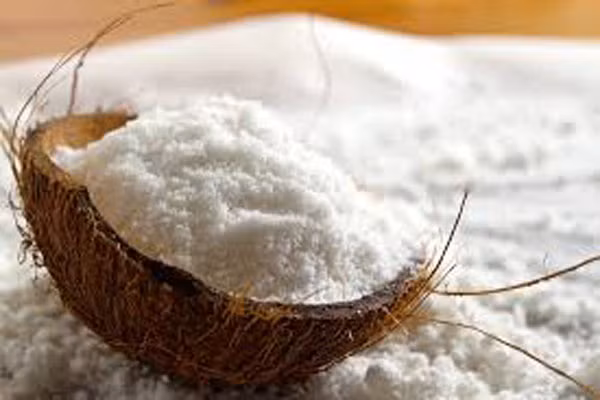Bột dừa. Là loại bột tán từ cùi dừa, bột dừa được đánh giá như một loại siêu thực phẩm đầy dinh dưỡng và không có tác dụng phụ đối với sức khỏe dù dùng ít hay nhiều, nó có hàm lượng chất xơ và protein cao nhất. Hiện nay, nó đang là thực phẩm được chị em săn lùng nhiều nhất dùng cho nguyên liệu làm bánh.