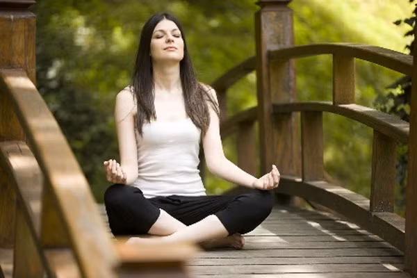 Với một bệnh nhân ung thư, điều này rất khó khăn thậm chí là không thể. Do vậy, họ nên tìm đến bộ môn yoga giúp đỡ để cân bằng giữa những lo lắng bệnh tật đè nặng tâm trí.