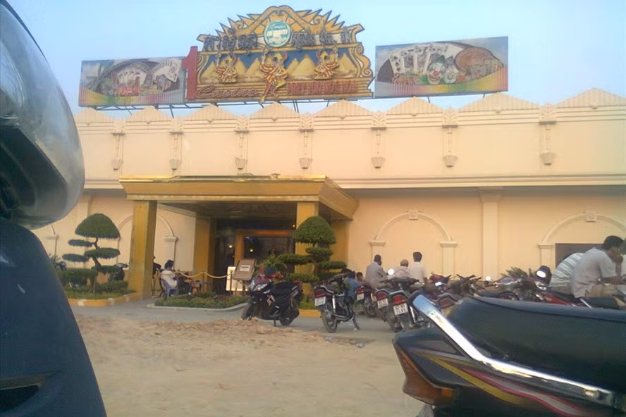 Tu tu ngay truoc mat nguoi than vi thieu tien tra no casino