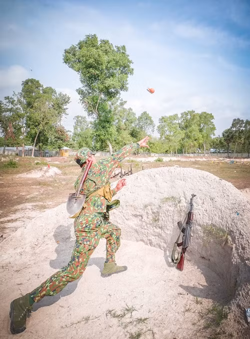 Đối với nội dung đánh bọc phá và ném lựu đạn, đòi hỏi chiến sĩ phải bản lĩnh, tự tin và có sự chính sát cao trong từng hành động.